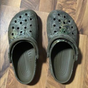 Women’s Camo Crocs Size 6